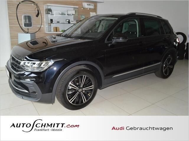 Zwart Gebruikt 2022 VW Tiguan Active SUV | € 37.669 (Eerlijke prijs) - Afbeelding 1/4