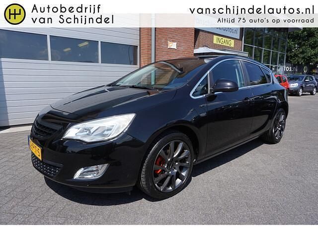 Zwart Gebruikt 2011 Opel Astra Cosmo Hatchback | € 4.850 (Iets duurder) - Afbeelding 1/4