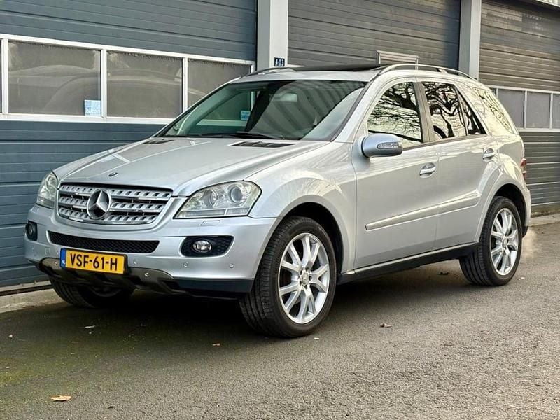 Grijs (metallic) Occasion 2006 Mercedes 320 Van | € 4.950 (Goede deal) - Afbeelding 1/4