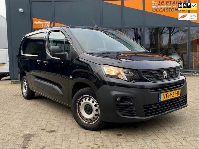Zwart Gebruikt 2020 Peugeot Partner Premium MPV | € 8.999 (Eerlijke prijs) - Afbeelding 1/4