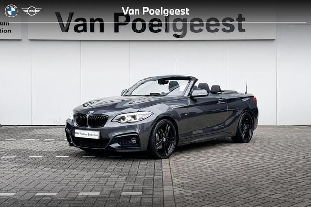 Grijs, metallic lak Gebruikt 2018 BMW 220 Executive Cabriolet | € 29.900 (Duur) - Afbeelding 1/4