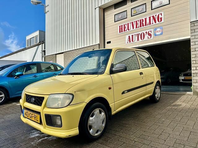 Geel Gebruikt 2000 Daihatsu Cuore Hatchback | € 1.199 (Eerlijke prijs) - Afbeelding 1/4