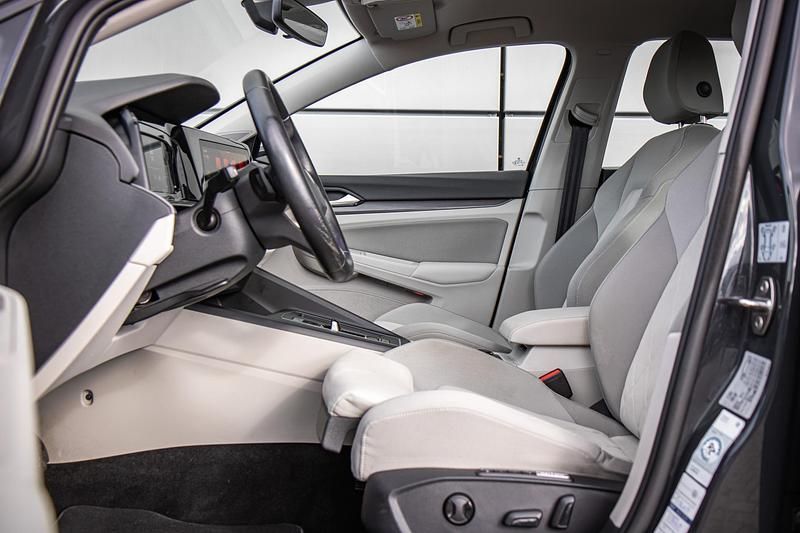 Occasion VW Golf VIII Style 204 PK (150 kW) 2022 Grijs Hatchback