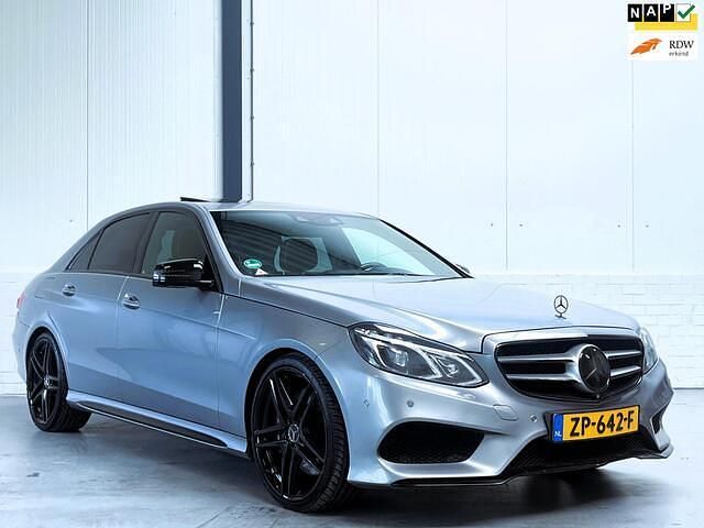 Grijs Gebruikt 2013 Mercedes E500 Elegance Sedan | € 24.500 - Afbeelding 1/4