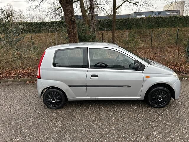 Occasion Daihatsu Cuore 58 PK (42 kW) 2008 Grijs (metallic) Hatchback