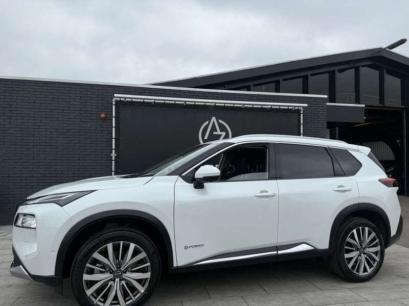 Wit Nieuw 2025 Nissan X-Trail Tekna+ SUV | € 49.999 - Afbeelding 1/4