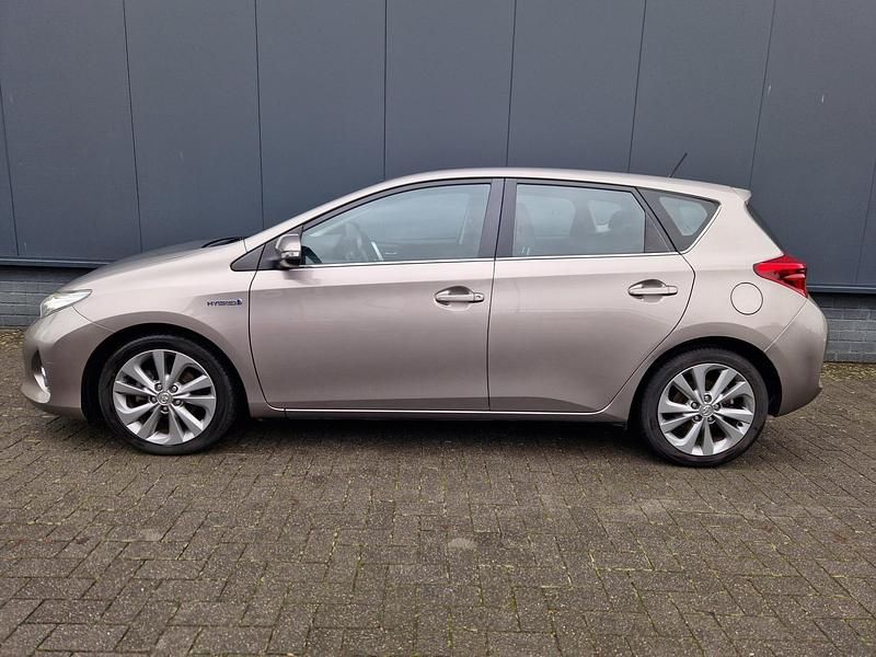 Occasion Toyota Auris Hybrid 99 PK (72 kW) 2013 Bruin (metallic) Hatchback