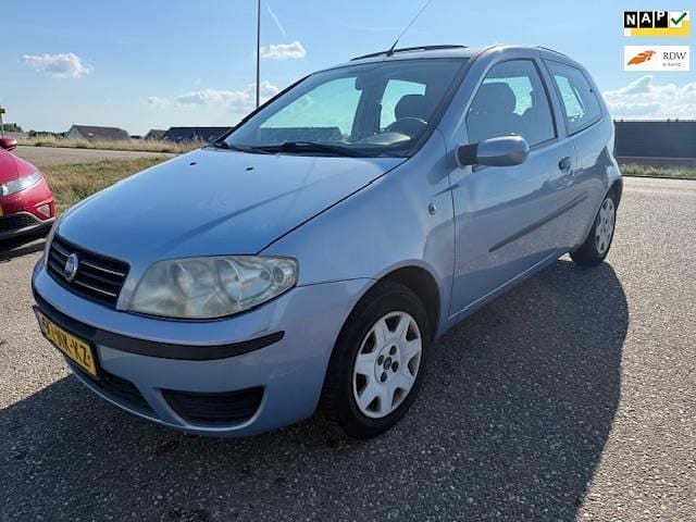 Blauw Gebruikt 2003 Fiat Punto Dynamic Hatchback | € 1.275 (Eerlijke prijs) - Afbeelding 1/4