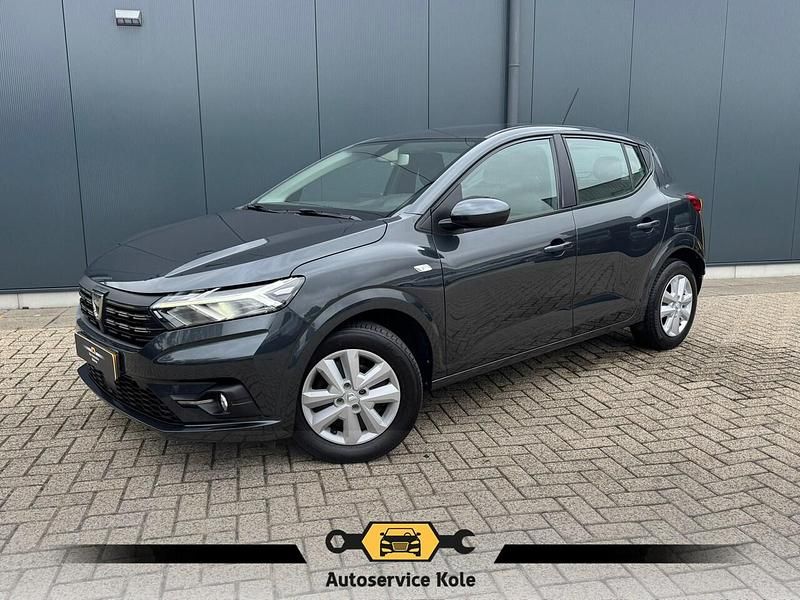 Grijs (metallic) Gebruikt 2021 Dacia Sandero Comfort Hatchback | € 10.740 (Goede deal) - Afbeelding 1/4