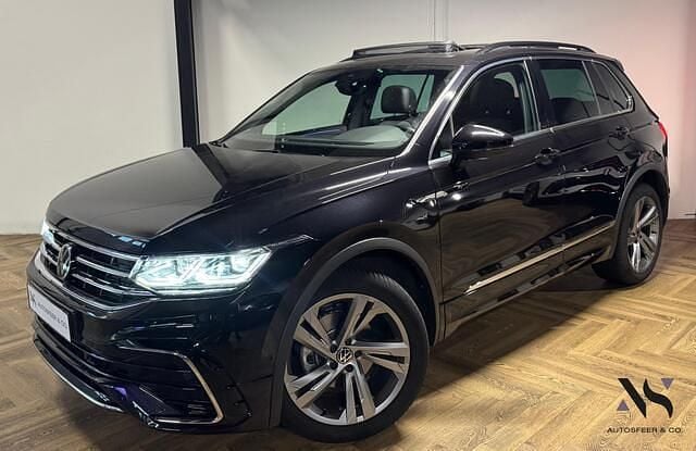 Zwart Gebruikt 2022 VW Tiguan R-line SUV | € 37.940 (Eerlijke prijs) - Afbeelding 1/4