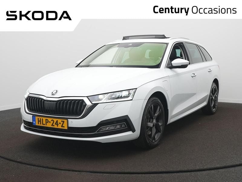 Wit Gebruikt 2022 Skoda Octavia Business Line Stationwagen | € 25.795 (Eerlijke prijs) - Afbeelding 1/4