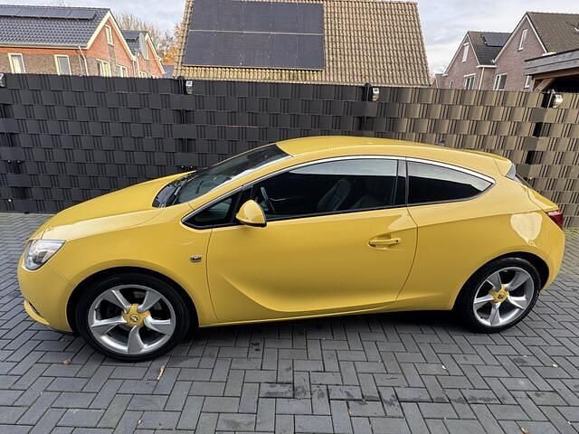 Occasion Opel Astra GTC Sport 170 PK (125 kW) 2013 Geel Hatchback