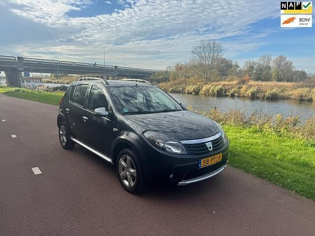 Grijs Gebruikt 2011 Dacia Sandero Stepway Hatchback | € 4.250 (Eerlijke prijs) - Afbeelding 1/4