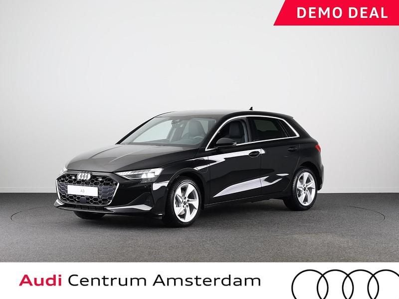 Zwart Occasion 2025 Audi A3 Sportback Advanced Hatchback | € 37.849 (Iets duurder) - Afbeelding 1/3