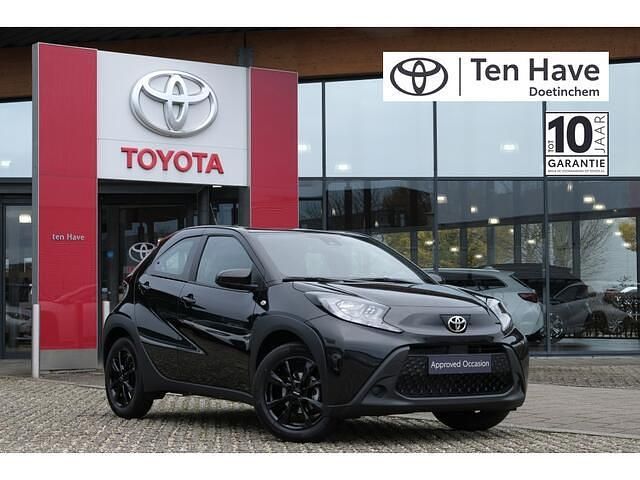 Zwart Occasion 2024 Toyota Aygo X Play SUV | € 16.900 (Goede deal) - Afbeelding 1/4