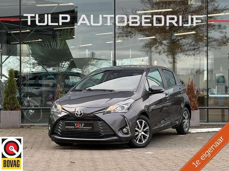 Grijs Gebruikt 2020 Toyota Yaris Edition Hatchback | € 16.990 (Super prijs) - Afbeelding 1/4