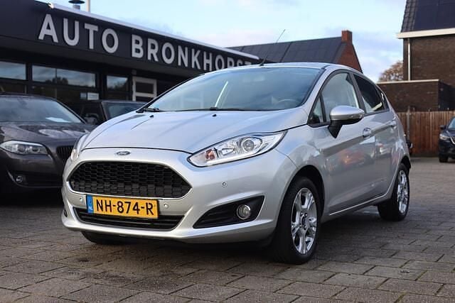 Grijs Gebruikt 2017 Ford Fiesta Style Hatchback | € 7.999 (Goede deal) - Afbeelding 1/4