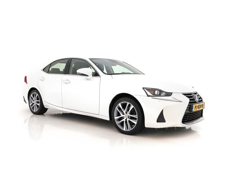 Wit Gebruikt 2017 Lexus IS300h Business Edition Sedan | € 17.445 (Eerlijke prijs) - Afbeelding 1/4