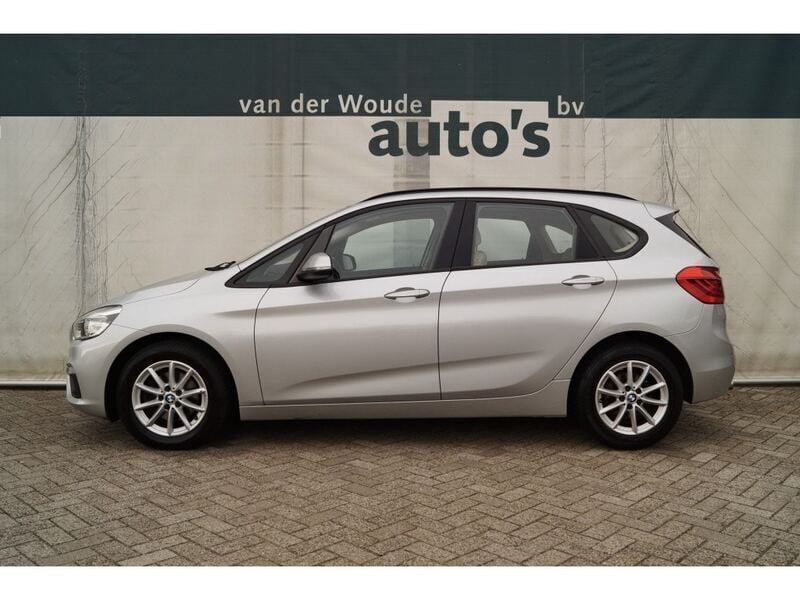 Grijs Gebruikt 2017 BMW 218 Executive Stationwagen | € 11.900 (Goede deal) - Afbeelding 1/4