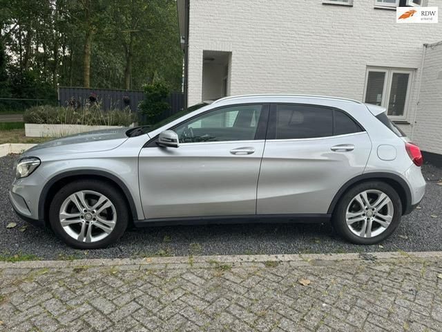 Grijs, metallic lak Gebruikt 2014 Mercedes GLA200 Edition 1 SUV | € 16.950 (Eerlijke prijs) - Afbeelding 1/4