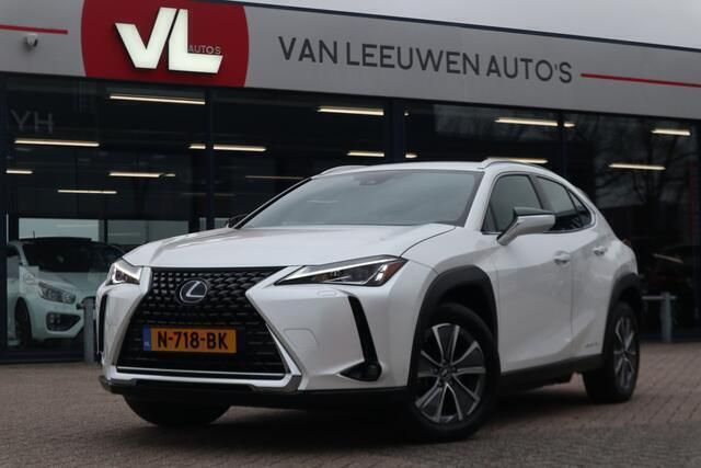 Wit, metallic lak Gebruikt 2021 Lexus UX 300e Business Edition SUV | € 22.948 - Afbeelding 1/4