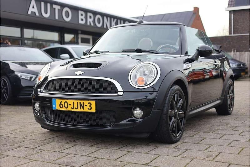 Zwart (metallic) Occasion 2009 Mini Cooper S Cabriolet Cabriolet | € 5.950 (Eerlijke prijs) - Afbeelding 1/4