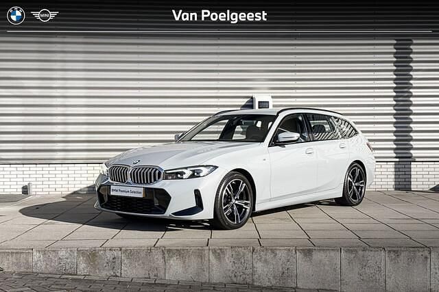 Grijs Gebruikt 2024 BMW 318 Shadowline Stationwagen | € 41.800 (Eerlijke prijs) - Afbeelding 1/4