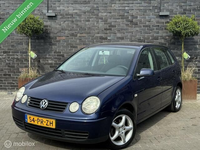 Blauw Gebruikt 2004 VW Polo Hatchback | € 1.495 (Eerlijke prijs) - Afbeelding 1/4