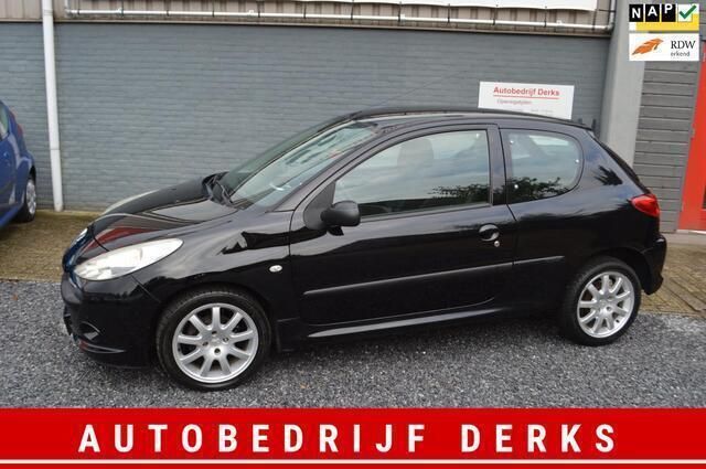 Zwart Gebruikt 2010 Peugeot 206+ Hatchback | € 1.750 (Eerlijke prijs) - Afbeelding 1/4