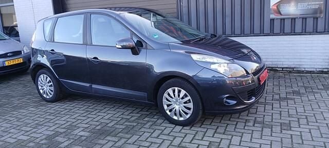Grijs Gebruikt 2010 Renault Scénic III Expression MPV | € 3.950 (Eerlijke prijs) - Afbeelding 1/4