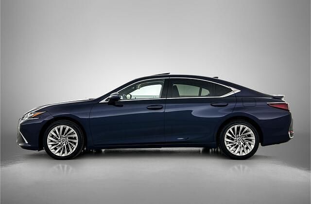 Occasion Lexus ES300H President Line 218 PK (160 kW) 2023 Blauw metallic Sedan