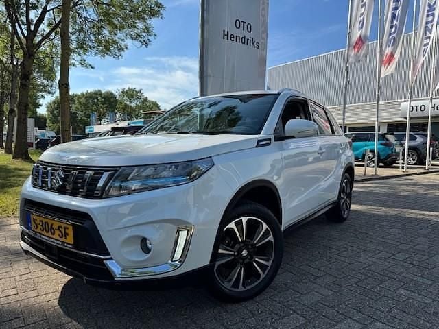 Wit Gebruikt 2021 Suzuki Vitara Style SUV | € 22.995 (Eerlijke prijs) - Afbeelding 1/4