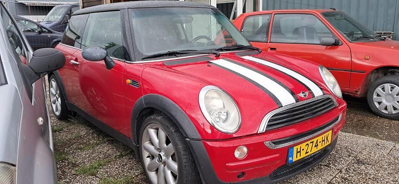 Rood Occasion 2004 Mini ONE Pepper Hatchback | € 1.350 (Goede deal) - Afbeelding 1/4
