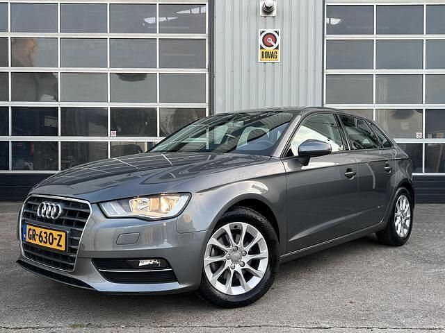 Grijs Gebruikt 2015 Audi A3 Sportback Ambition Hatchback | € 14.700 (Eerlijke prijs) - Afbeelding 1/4