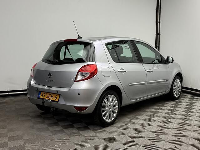 Occasion Renault Clio R.S. Dynamique 111 PK (81 kW) 2009 Zilver (metallic) Hatchback
