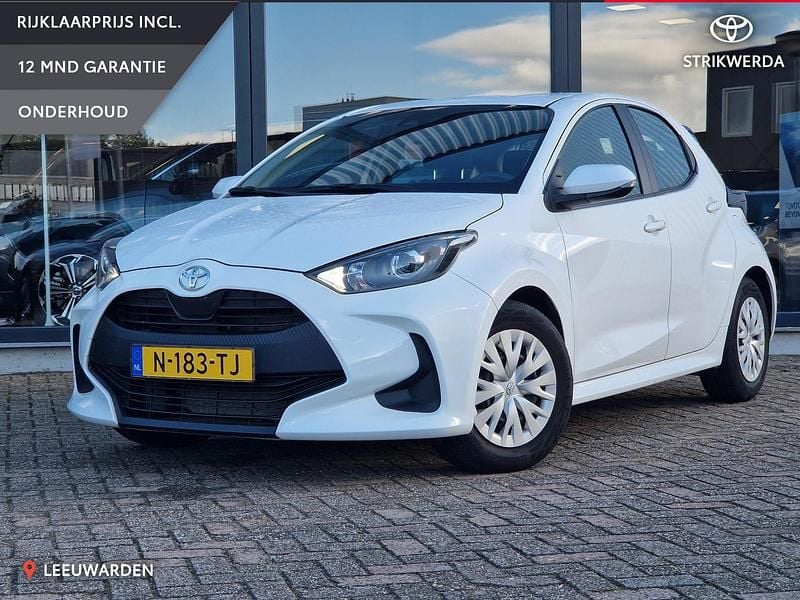 Wit Occasion 2022 Toyota Yaris Comfort Hatchback | € 15.950 (Goede deal) - Afbeelding 1/4