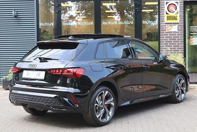 Nieuw Audi A3 Sportback Competition 272 PK (200 kW) 2025 Zwart Hatchback