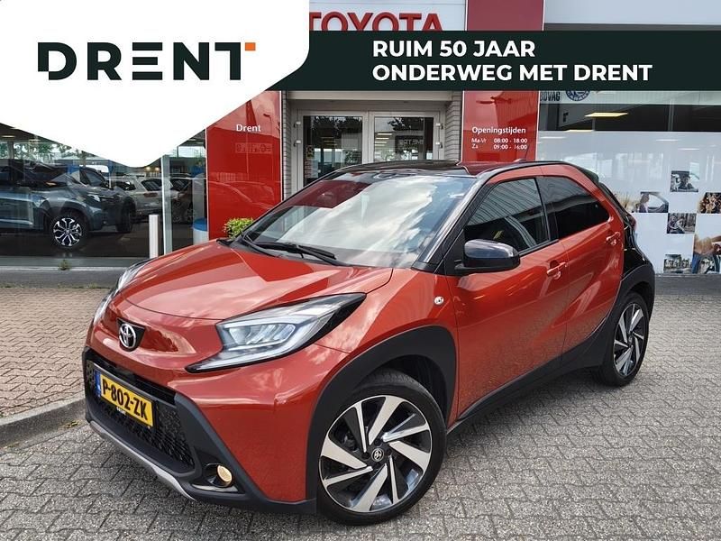 Rood Gebruikt 2022 Toyota Aygo X Envy SUV | € 18.200 - Afbeelding 1/4