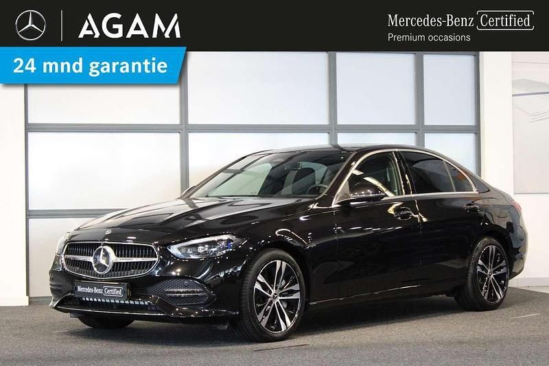 Zwart Gebruikt 2024 Mercedes C300e Luxury Sedan | € 51.450 (Eerlijke prijs) - Afbeelding 1/4