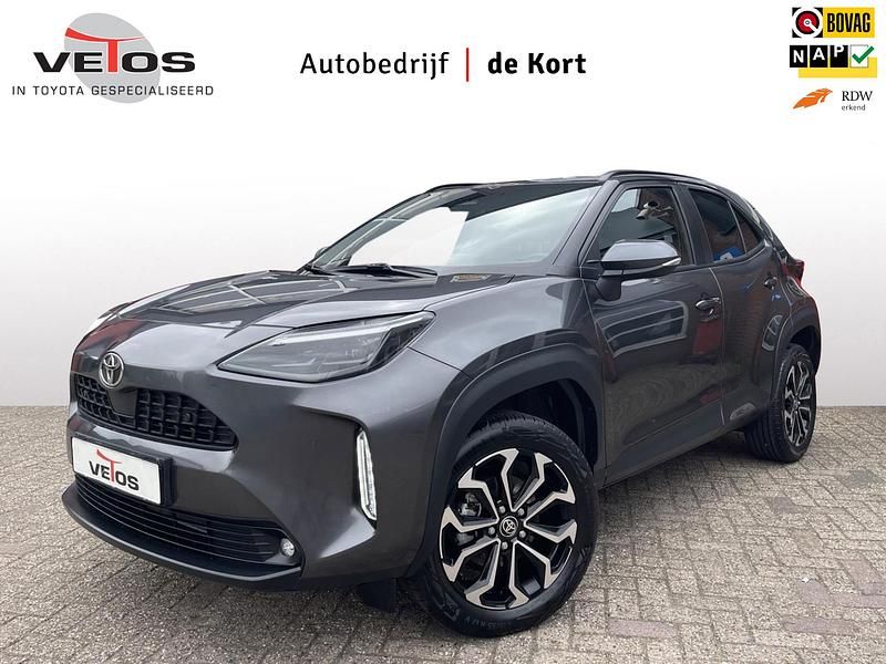 Grijs Gebruikt 2024 Toyota Yaris Cross Style SUV | € 30.950 (Iets duurder) - Afbeelding 1/4