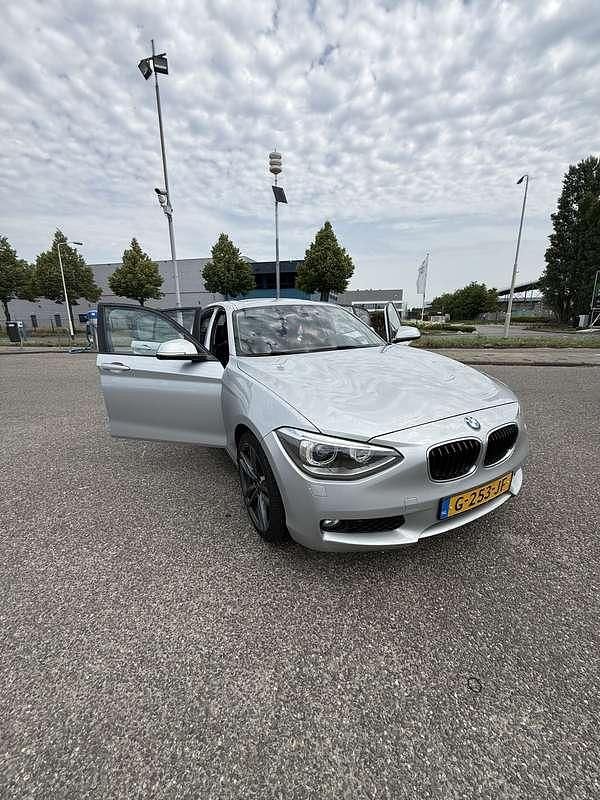 Gebruikt 2011 BMW 118 Sport Line Hatchback | € 8.000 - Afbeelding 1/4
