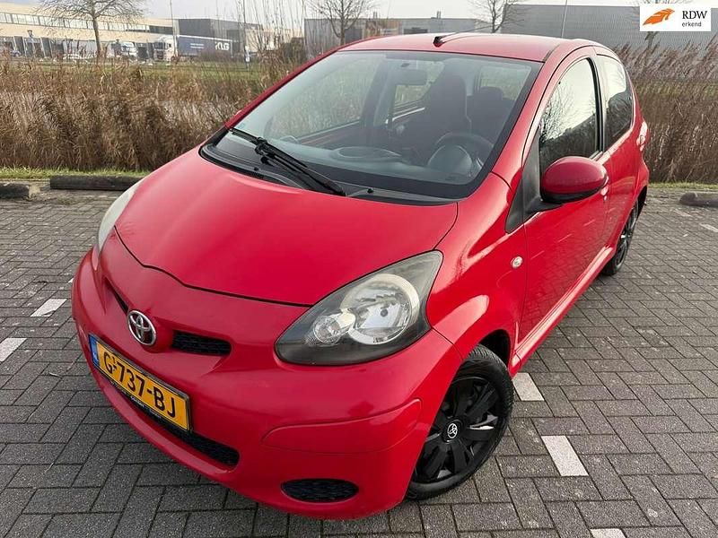Occasion Toyota Aygo Comfort 68 PK (50 kW) 2010 Rood Hatchback