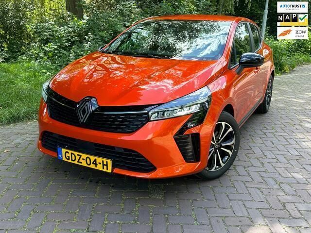 Oranje Gebruikt 2024 Renault Clio V Evolution Hatchback | € 17.950 (Eerlijke prijs) - Afbeelding 1/4