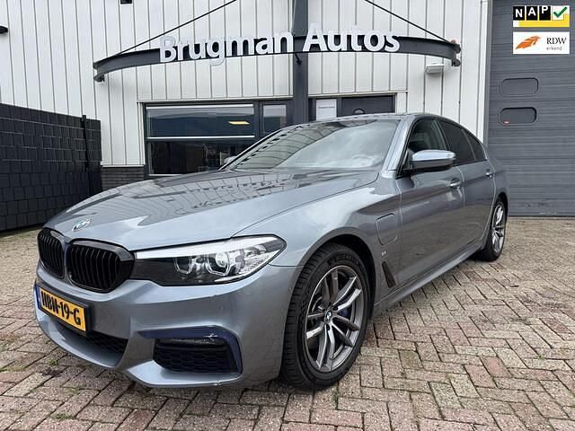 Grijs Gebruikt 2019 BMW 530e Executive Sedan | € 27.950 - Afbeelding 1/4