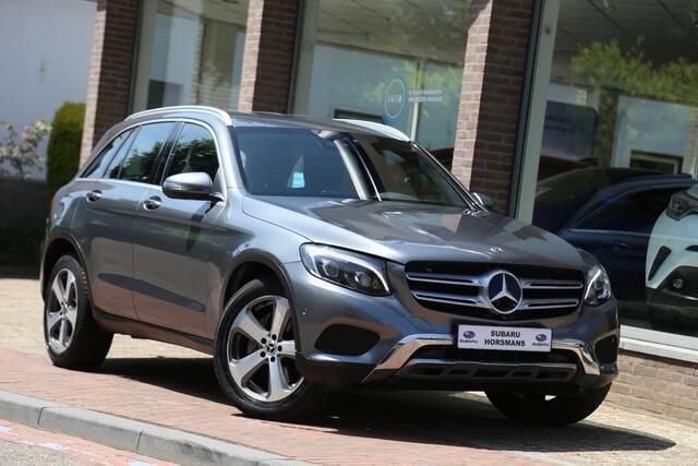 Grijs, metallic lak Gebruikt 2017 Mercedes GLC250 Premium SUV | € 27.950 (Goede deal) - Afbeelding 1/4