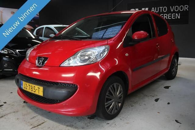 Rood Gebruikt 2008 Peugeot 107 Urban Move Hatchback | € 1.750 (Eerlijke prijs) - Afbeelding 1/4