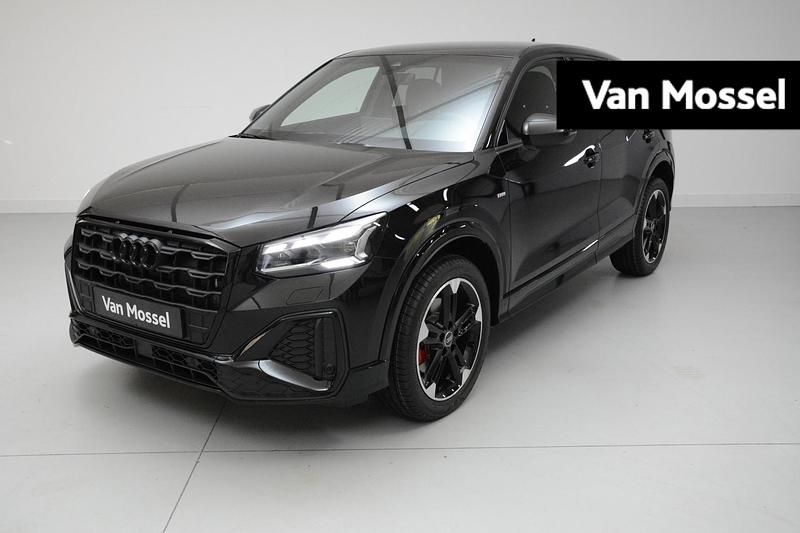 Zwart (metallic) Gebruikt 2024 Audi Q2 S-Line SUV | € 44.900 - Afbeelding 1/4