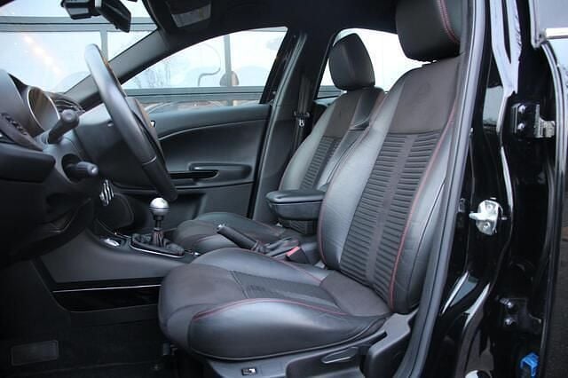 Occasion Alfa Romeo Giulietta Turismo 120 PK (88 kW) 2012 Zwart Hatchback