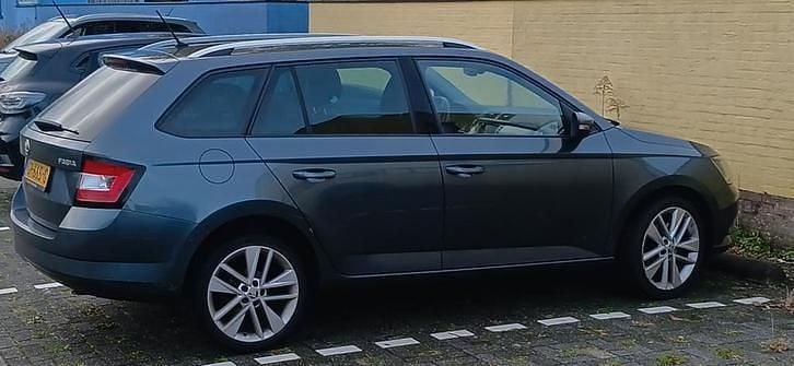 Zilver Gebruikt 2015 Skoda Fabia Style Stationwagen | € 4.600 (Goede deal) - Afbeelding 1/4