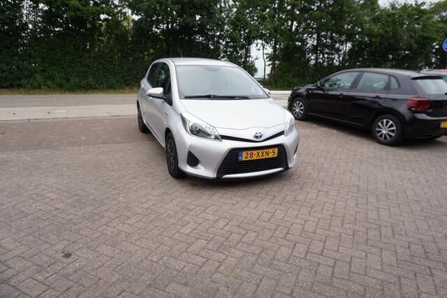 Grijs Gebruikt 2012 Toyota Yaris Hatchback | € 8.666 (Eerlijke prijs) - Afbeelding 1/4